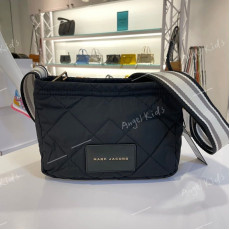 Marc Jacobs Women's Essentials Messenger Bag #I2402